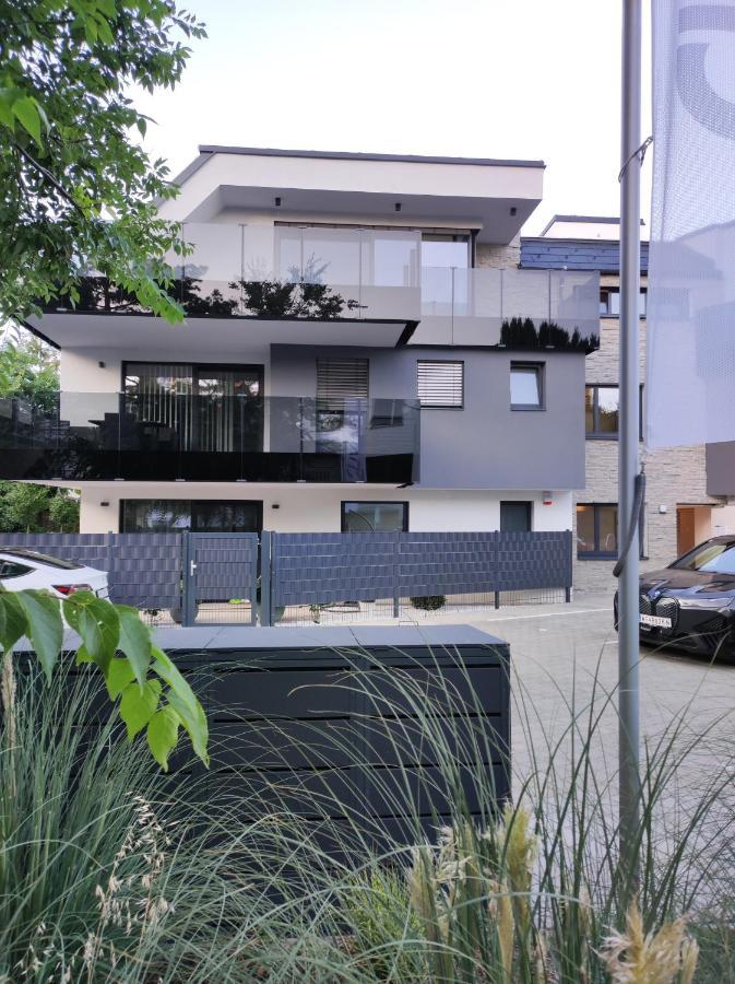 Luxurioeses Penthouse Mit Blick Auf Die Uno-City Und Dem Kaiserwasser. 3Schlafzimmer, 2 Baeder, Privat Lift Ins Apartment Viena Exterior foto